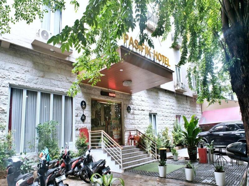 Pasifik Hotel Jakarta Exteriör bild